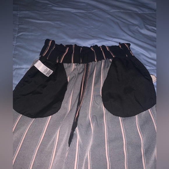 DYNAMITE 2 pairs paper bag waist/wide leg pants - Picture 11 of 16